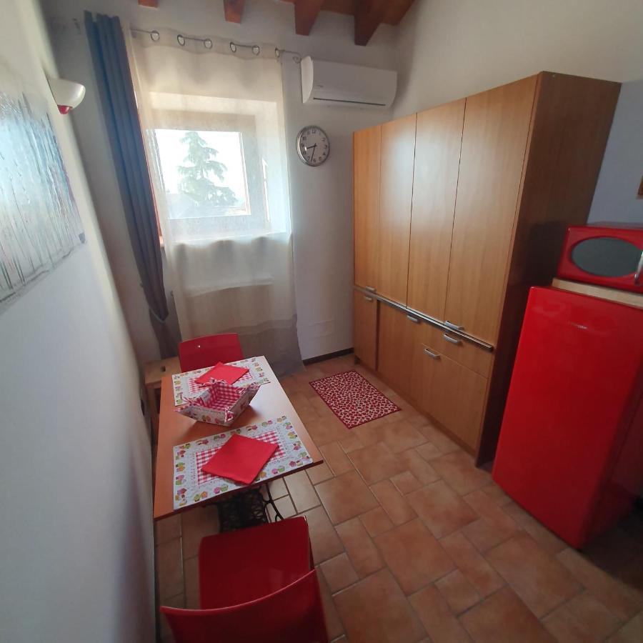 Gesuitirooms Sona Buitenkant foto